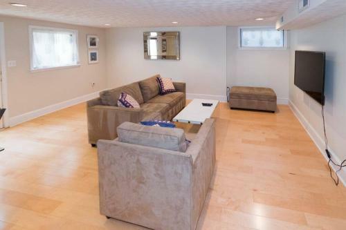 Apartamento Cathedral Charmer--2 Br English Basement, With Garden Access