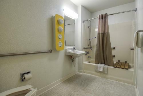 Motel 6 Escondido