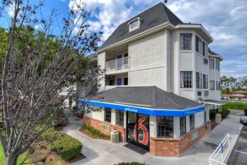 Motel 6 Escondido