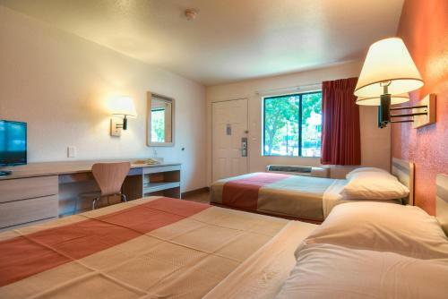 Motel 6 Escondido