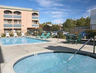 Hotel Super 8 Escondido