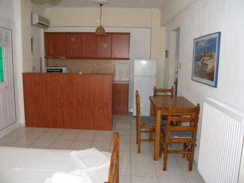 Hostal Efi Apartments (???)