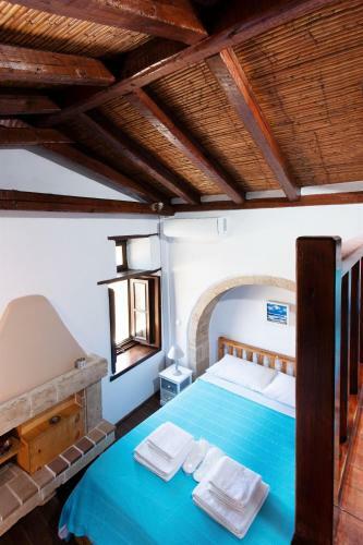 Ypatia Cozy Castle Suite Apartment With Loft