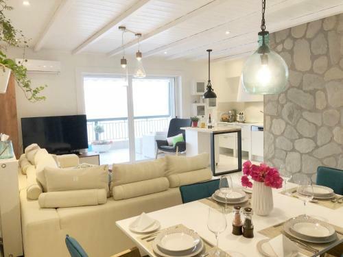 Colours Seaview Apartment