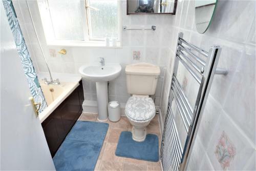 London Deluxe 3 Bedroom House With Parking Space