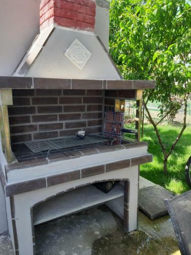 Soula's Sunshine Green Apartment