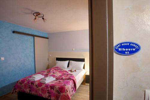 Hostal Rent House Karavi