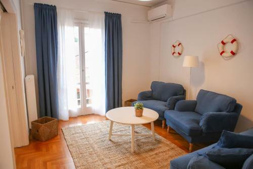Old Town Apartment Next To Seafront Promenade