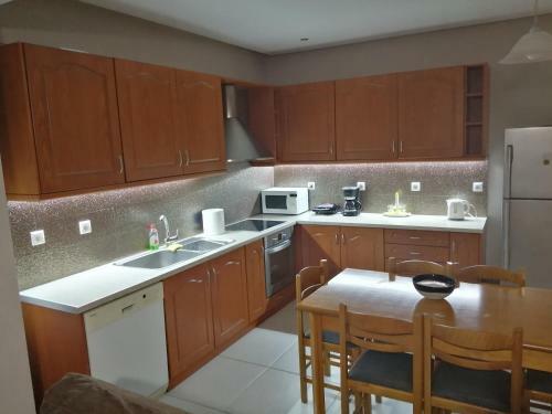 Aggelo 4 Bedroom Apartment