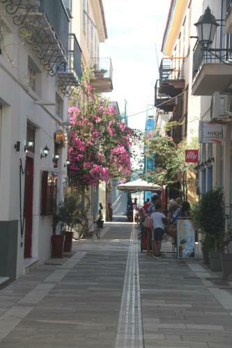 Quiet Spacious Apartment In Nafplio