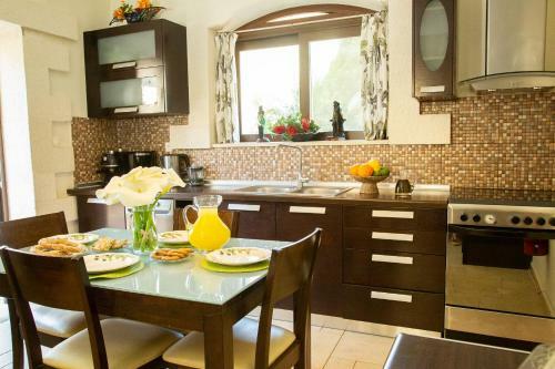 Neriana Villa - Garden Paradise