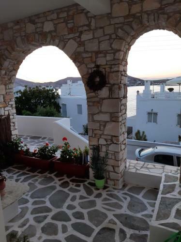 Studios Flora In Naoussa Paros