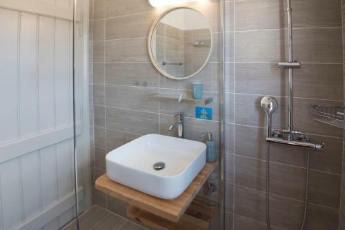Thalassa Seafront Brand New 1bd House In Naousa
