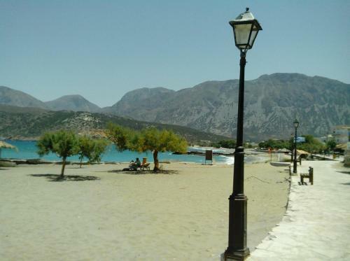Vera's Sunny Apartment - 2bd - Steps To Beach - Kitchen - Free Parking