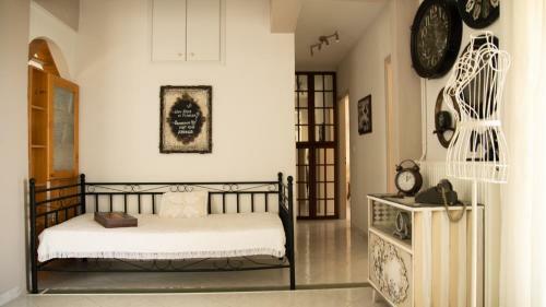 Vera's Sunny Apartment - 2bd - Steps To Beach - Kitchen - Free Parking