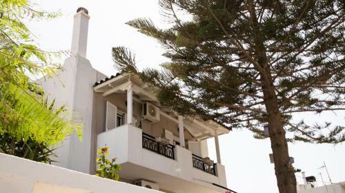 Vera's Sunny Apartment - 2bd - Steps To Beach - Kitchen - Free Parking