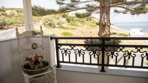 Vera's Sunny Apartment - 2bd - Steps To Beach - Kitchen - Free Parking