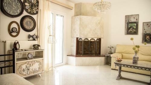 Vera's Sunny Apartment - 2bd - Steps To Beach - Kitchen - Free Parking