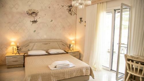 Vera's Sunny Apartment - 2bd - Steps To Beach - Kitchen - Free Parking