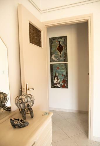 Vera's Sunny Apartment - 2bd - Steps To Beach - Kitchen - Free Parking
