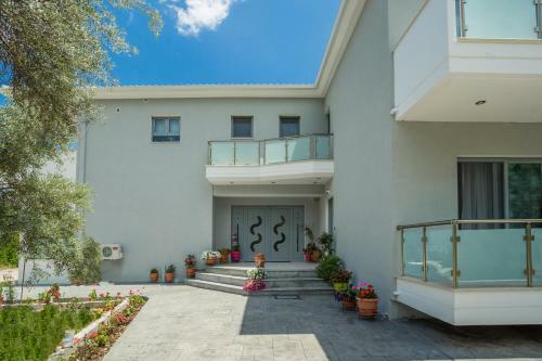 Michaelangelo Apartments