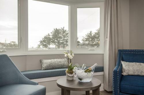 Posada Harbor View Inn