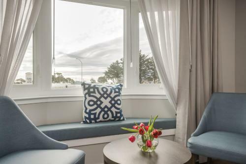 Posada Harbor View Inn