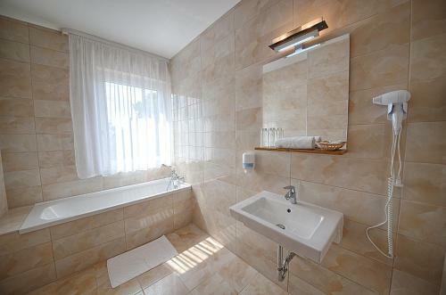K�t Korona Konferencia �s Wellness Hotel