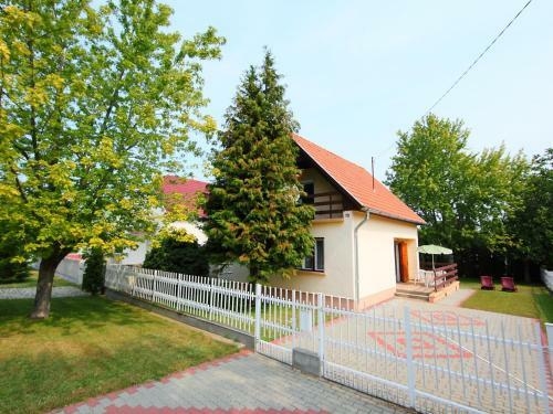 Villa Balatonsz�rsz� 2