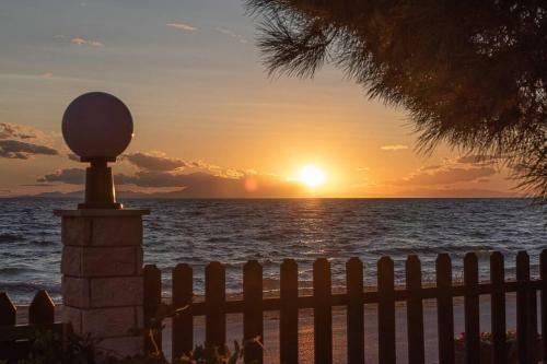Onar Seafront Maisonette