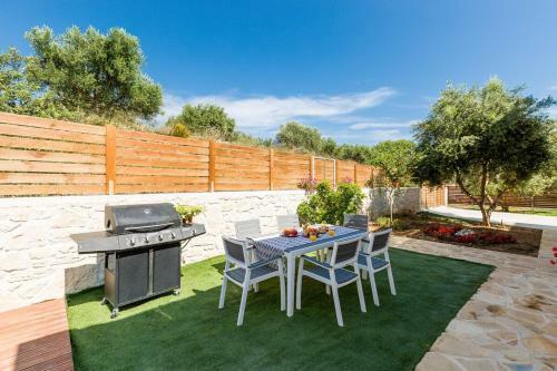 Villa Vera - With Private Heated Pool & Jacuzzi