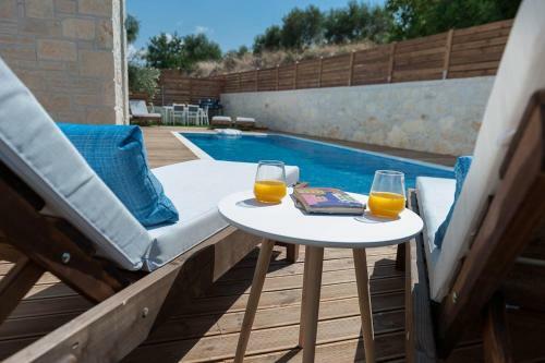 Villa Prima - With Private Heated Pool & Jacuzzi