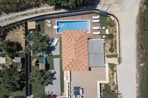 Villa Prima - With Private Heated Pool & Jacuzzi