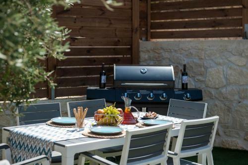 Villa Prima - With Private Heated Pool & Jacuzzi