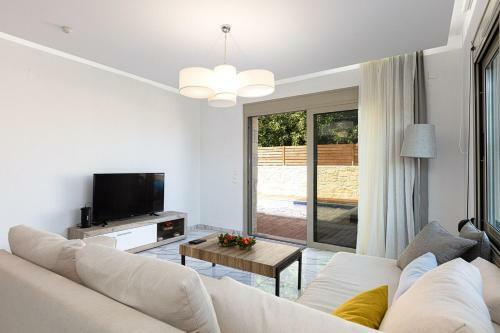 Villa Prima - With Private Heated Pool & Jacuzzi