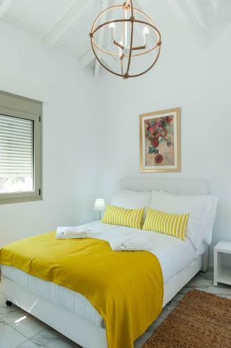 Villa Prima - With Private Heated Pool & Jacuzzi