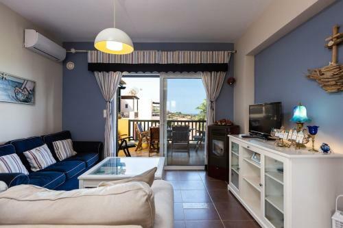 Sun & Blue ?each Apartment