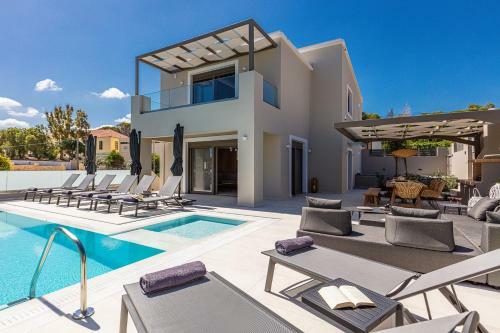 Lagoon Seabreeze Villa, Sumptuous Retreat!