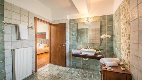 Chania Secluded Retreat - Kallithea Luxury Villa