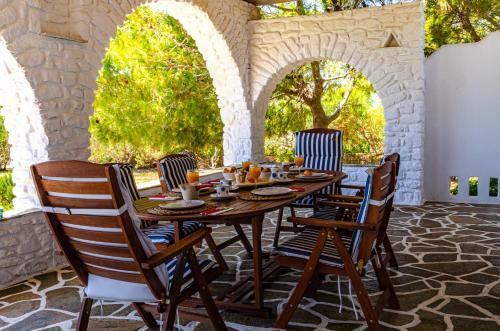 Calmea: Seafront Escape - Private Beach