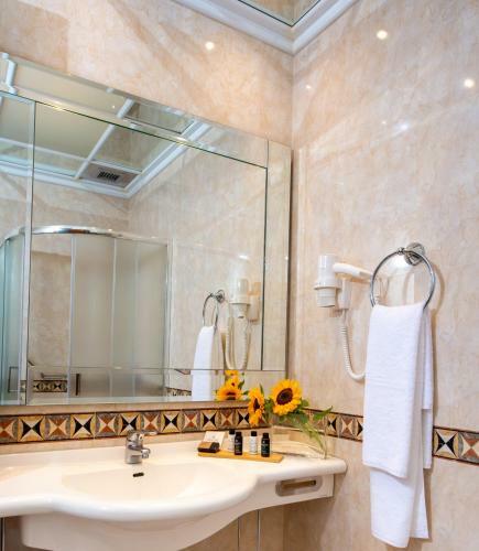 Hotel Patra Palace