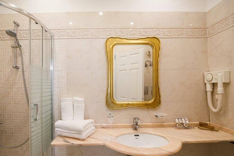 Konstantinos Palaiologos Hotel