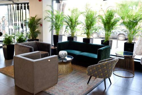 Adonis City Hotel