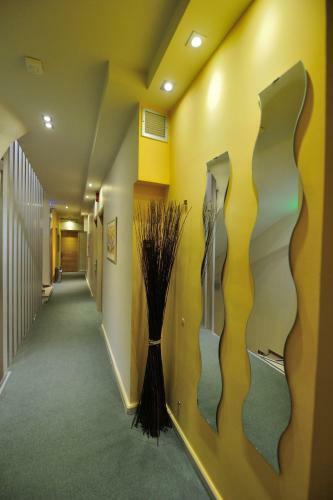 Adonis City Hotel