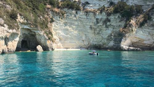 Paxos' Villa - Pool & AC