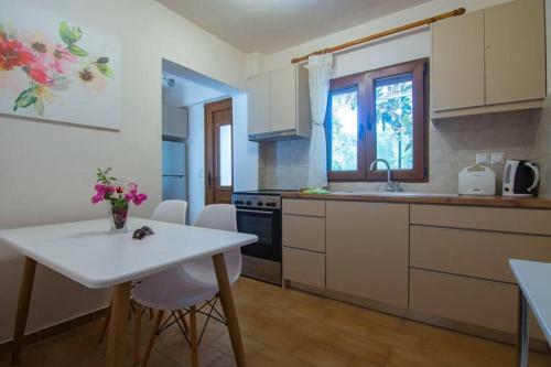 Cozy Apartment In Paxos, Mpogdanatika