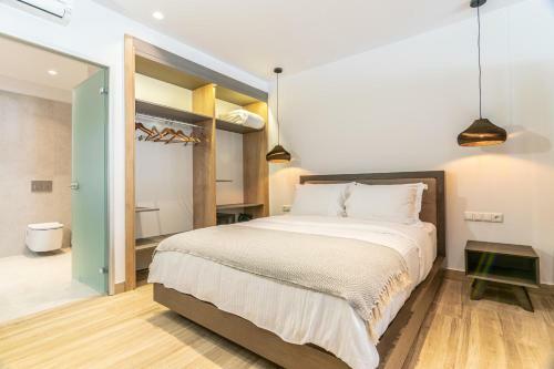 Hotel F & S Lounge Suites