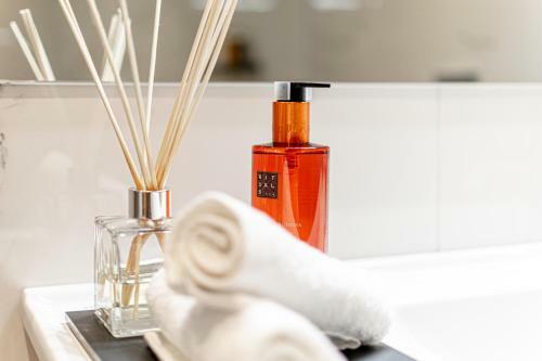 Hotel F & S Lounge Suites