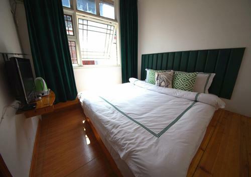 Hostal Rose Courtyard