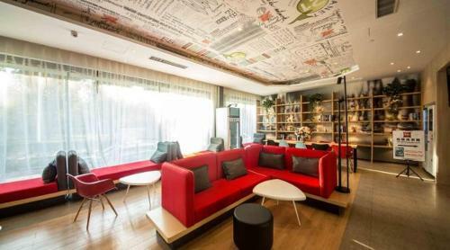 Ibis Urumqi Weixing Square Hotel